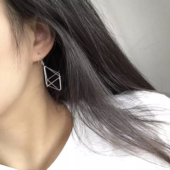Beautiful Geometric Lantern Dangle Earrings - Picture 2 of 16